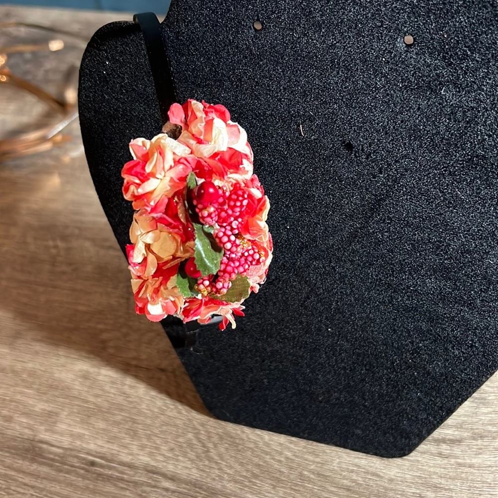 Beautiful flower headband NWOT